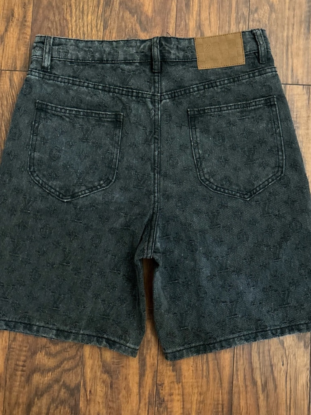 lv jean shorts - Picture 2 of 2